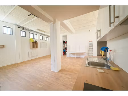 ** loft d'une surface d'environ 97m2 situe a deux pas de la