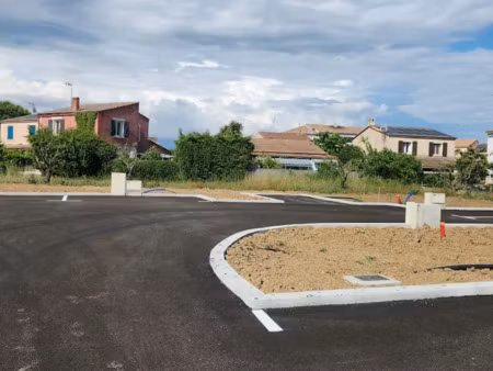 vente terrain 300 m² à la crau (83260)  270 000 €