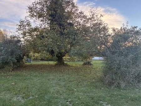 terrain constructible 1800 m² vallans