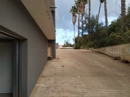 grand et beau garage de 27 m2 et 10 m2 de mezzanine avec vidéosurveillance sur bastia