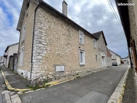 immeuble 130 m² freneuse