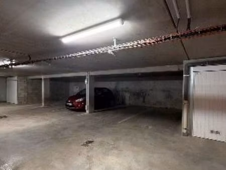 place parking securisée