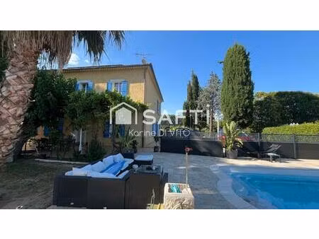 domaine de 9300 m2 entièrement clôturé et arboré avec piscine