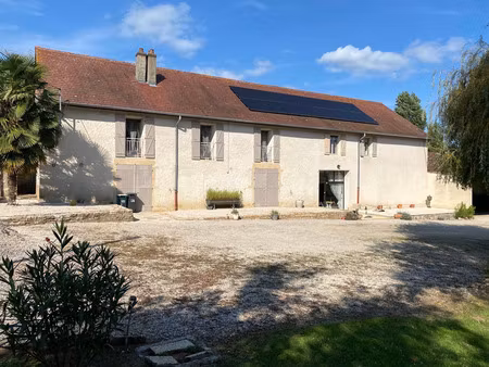 belle maison en pierre 8 pièces à chatenoy le royal(71)