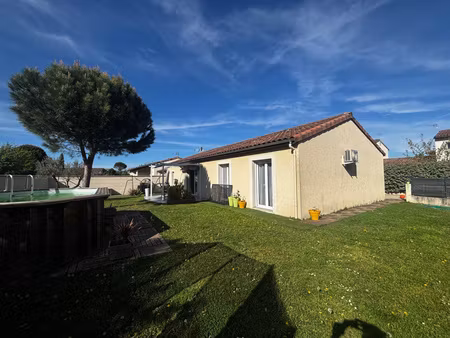 maison de plain-pied .100 m2.5 pièces terrain:-600 m2