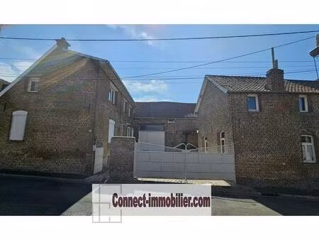 longere avec granges et maison annexe