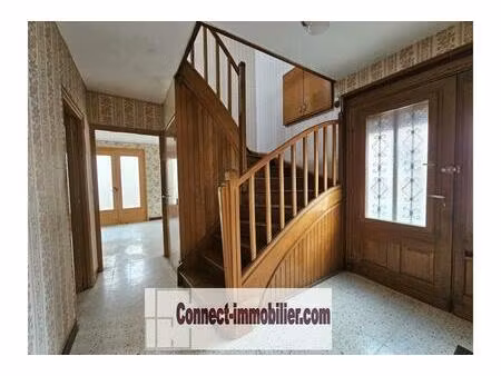 maison avec garages  dependance  hangar et pâture