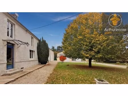 maison de caractère avec dépendances sur 1 4 hectare arboré