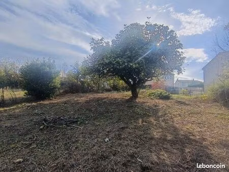 beau terrain constructible a pieusse