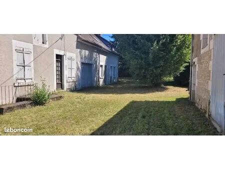 belle longère idéalement située avec grand terrain