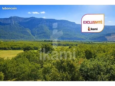 terrain 710 m² poliénas