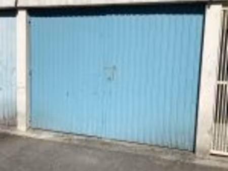 parking/box 16 m² agen