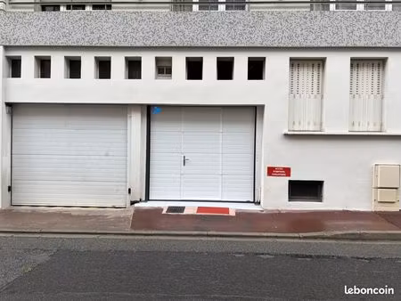 local stationnement et/ou stockage - vichy