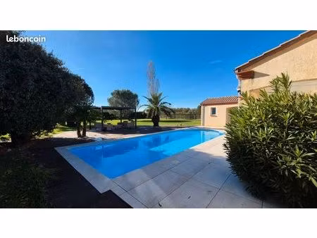 superbe maison de plain-pied avec parc - piscine et terrain divisible