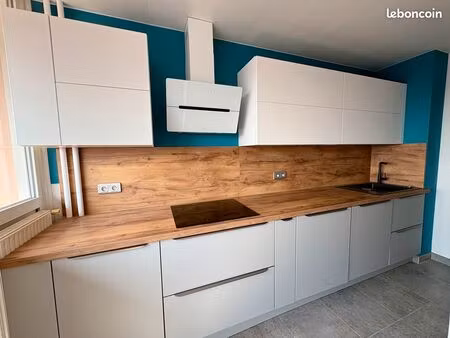 appartement 80m2 avec 3 chambres  cuisine équipée  balcons  cave  stationnements