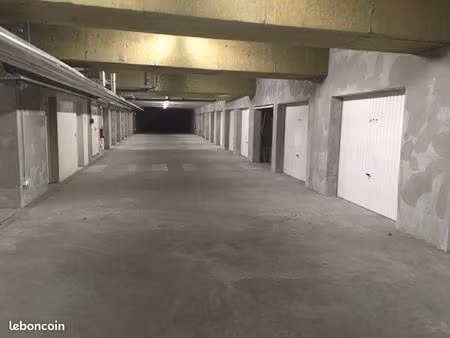 grand garage 20m2 avec électricité