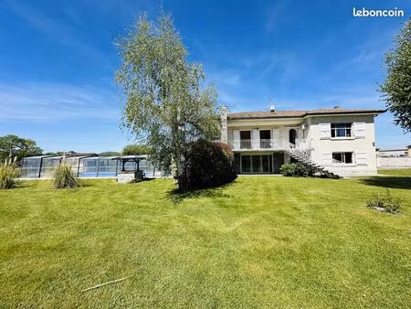 maison 9 pièces 250 m²