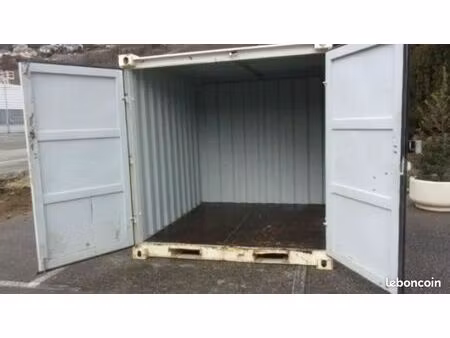 garage/box 30 m² dole