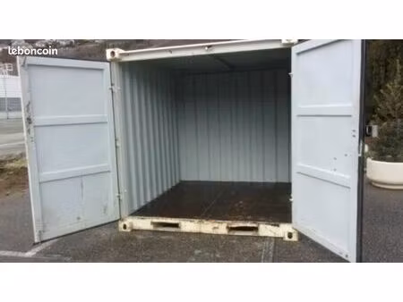 garage/box 50 m² dole
