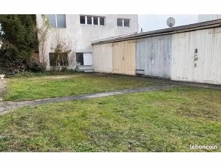 parking/box 1 pièce 15 m²