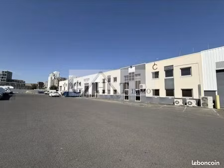 local bureaux 539 m²