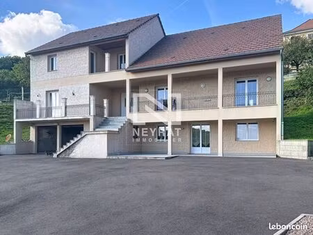maison 8 pièces 318 m²