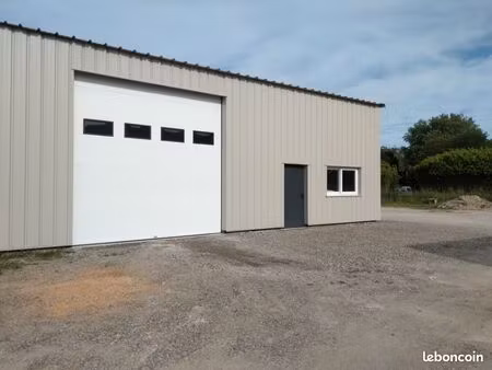 a louer - hangar de 200m2