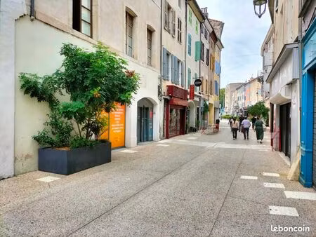 local industriel 586 m²