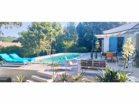 villa avec piscine et grand terrain