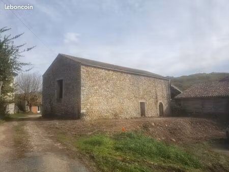 belle grange en pierre avec terrain