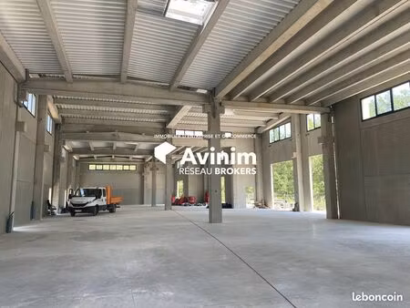 local 980 m² fayence