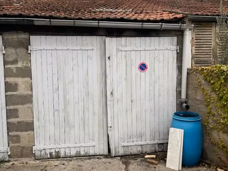 parking/box 1 pièce 13 m²