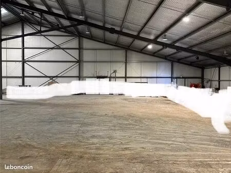 locaux de 320 m2 a 640 m2