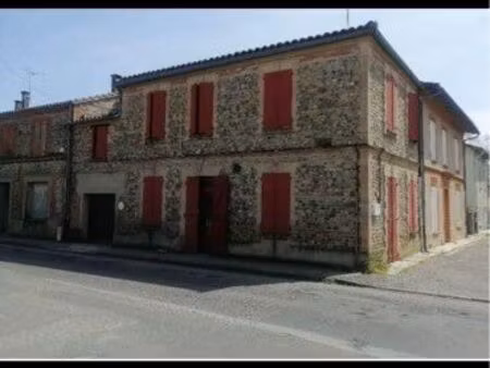 ? immeuble rénové – 2 appartements loués + garage aménageable – dieupentale (82)