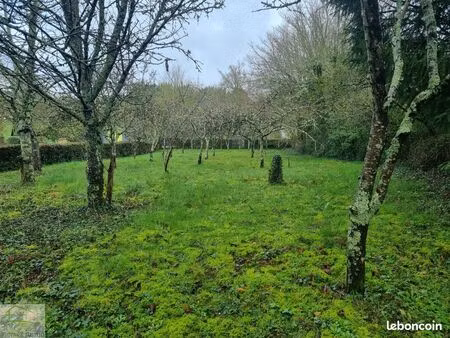 terrain 830 m² saint-benoît