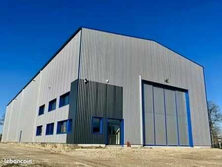 local d'activité 1 650 m²