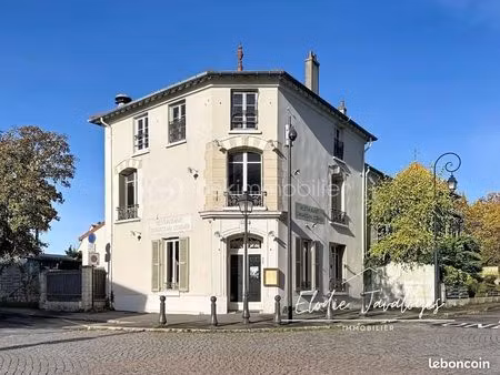 immeuble 10 pièces 250 m²