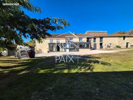 maison 8 pièces 210 m²