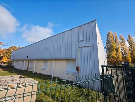 local commercial 600 m² epernon