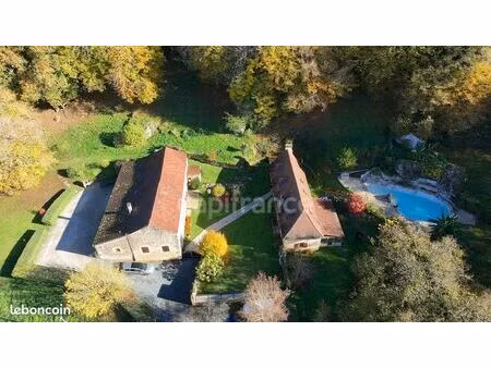 maison 10 pièces 230 m²