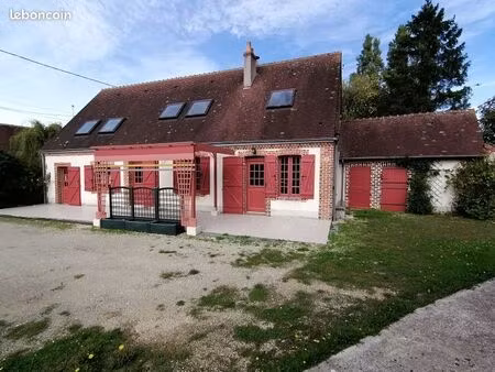longère de charme avec terrain arboré et dépendances proche de vendôme