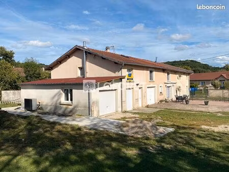 propriété 8 pièces 161 m²
