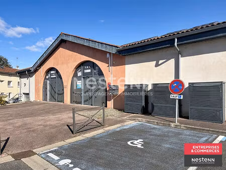 dans la loire local commercial ou d'activités centre ville de feurs environ 695 m2 proche 