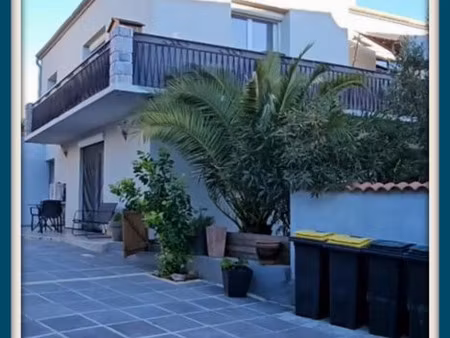 maison rénovée en 2018 – 3 habitations distinctes – grande cour et garages – puissergiuer