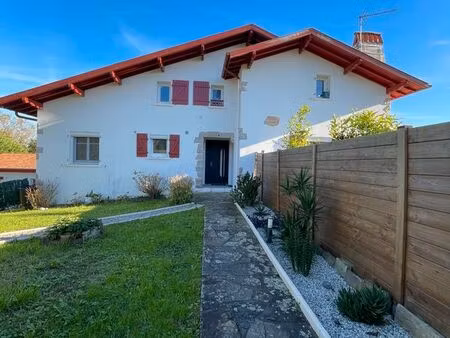 appartement de standing de plain-pied avec piscine  jardin arboré et vue panoramique – sai