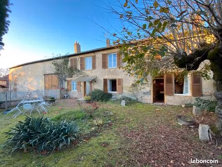 belle maison de famille avec dépendances agricoles