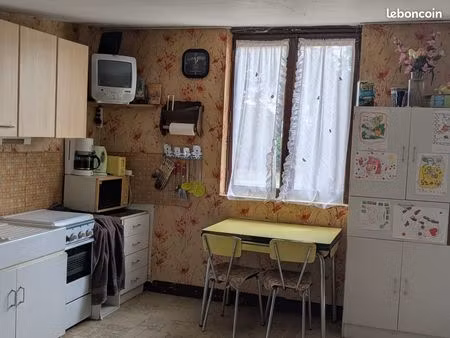 petite maison à la campagne proche tous commerces  autoroute et gare