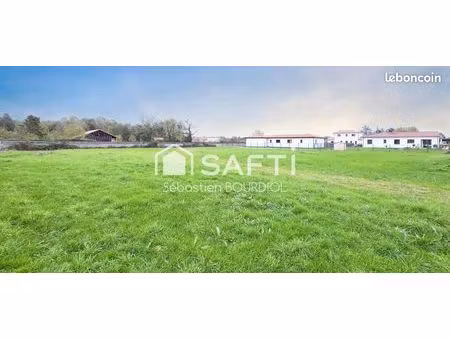 terrain 1403 m² orleat