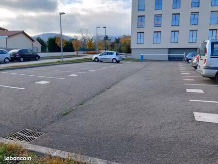 parking 11 m² pelussin