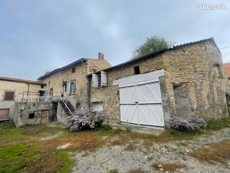 maison de bourg à rénover d’environ 200 m2 avec terrain